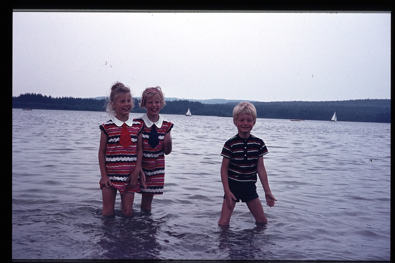 24.Neubau jul 1971 Brigitte,Marion,Peter.JPG